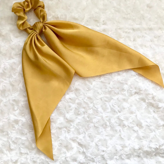GOLDEN TAIL SCRUNCHIE