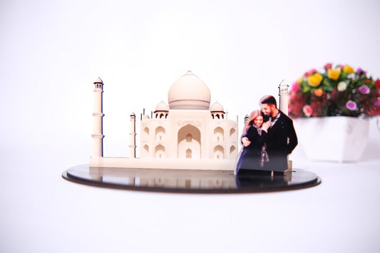 3D Taj Mahal and Couple