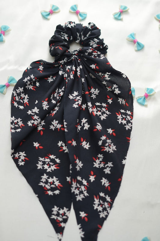 Baby's Breath print tail scrunchie