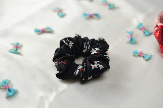 Baby's Breath print scrunchie