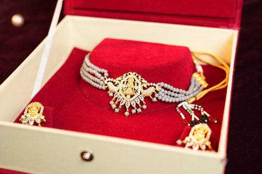 Temple Choker Set