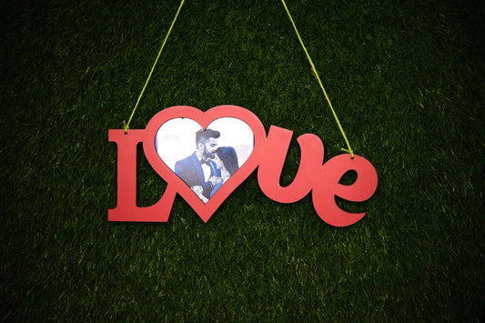 Hanging Love Frame 01