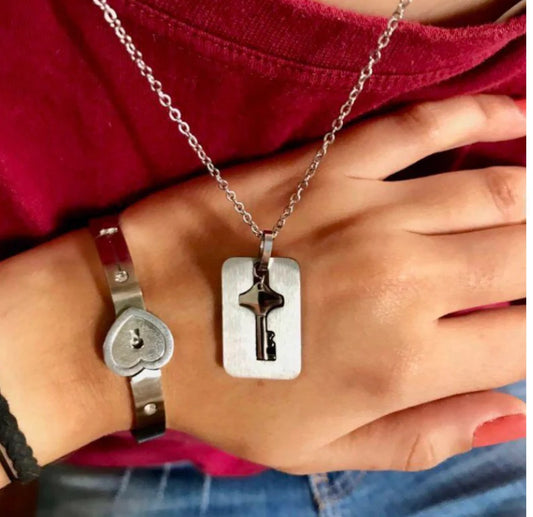 love lock breslate and pendant