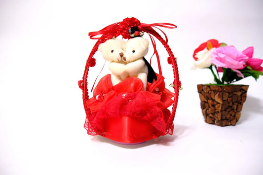 Couple teddy bucket