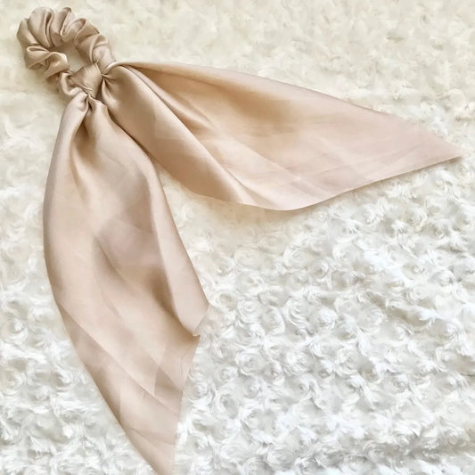 BEIGE TAIL SCRUNCHIE