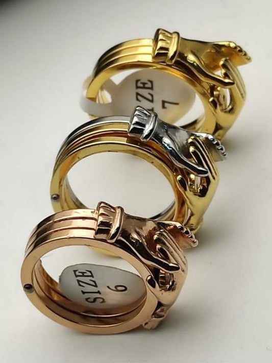 Holding hands finger ring