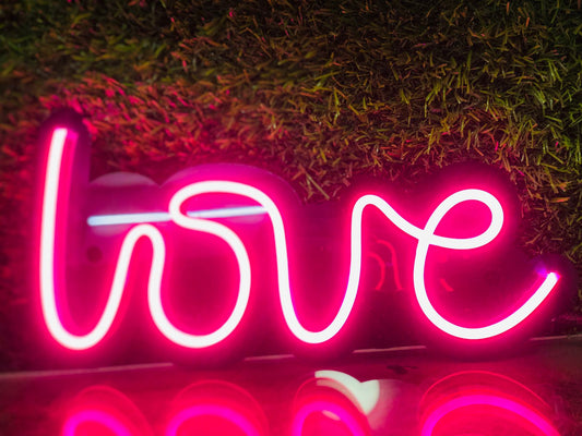 VALENTINE LOVE NEON