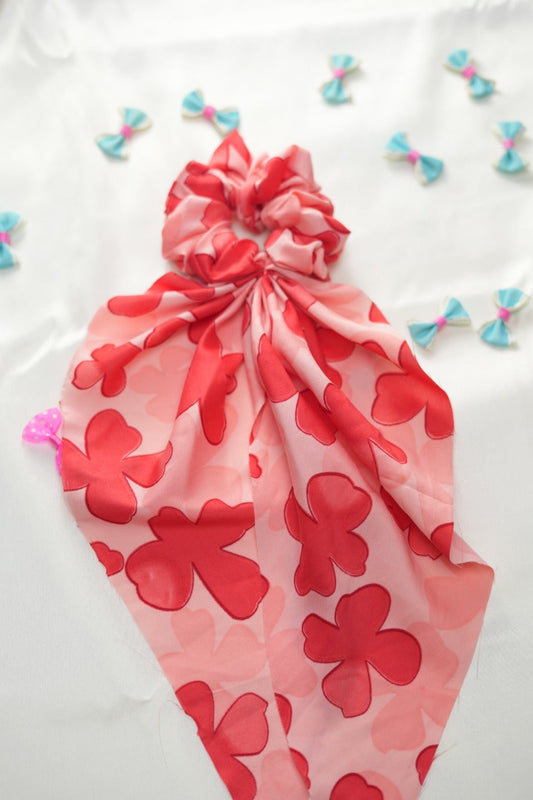 Amaryllis print tail scrunchie