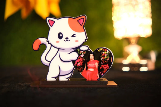 Pucci cat table top cum Magnet