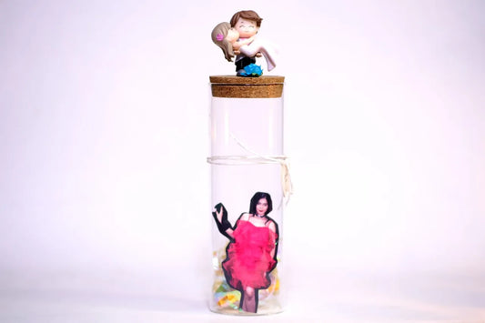 Couple message bottle