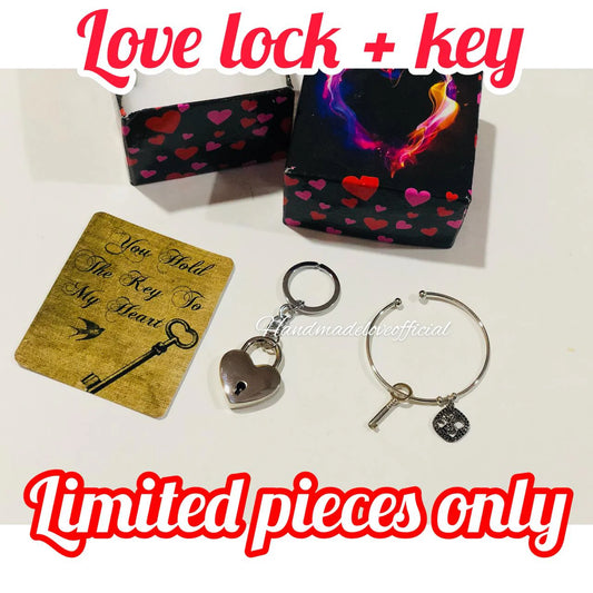 The love lock (Set Of 2 Keychains)