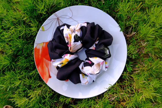 Flower patten 2 Scrunchie